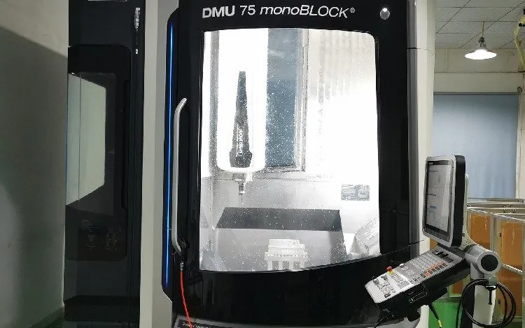 DMG MORI 5-Achsen-Drehfräsmaschine