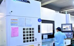 Okuma 5-Achsen-Drehfräsmaschine